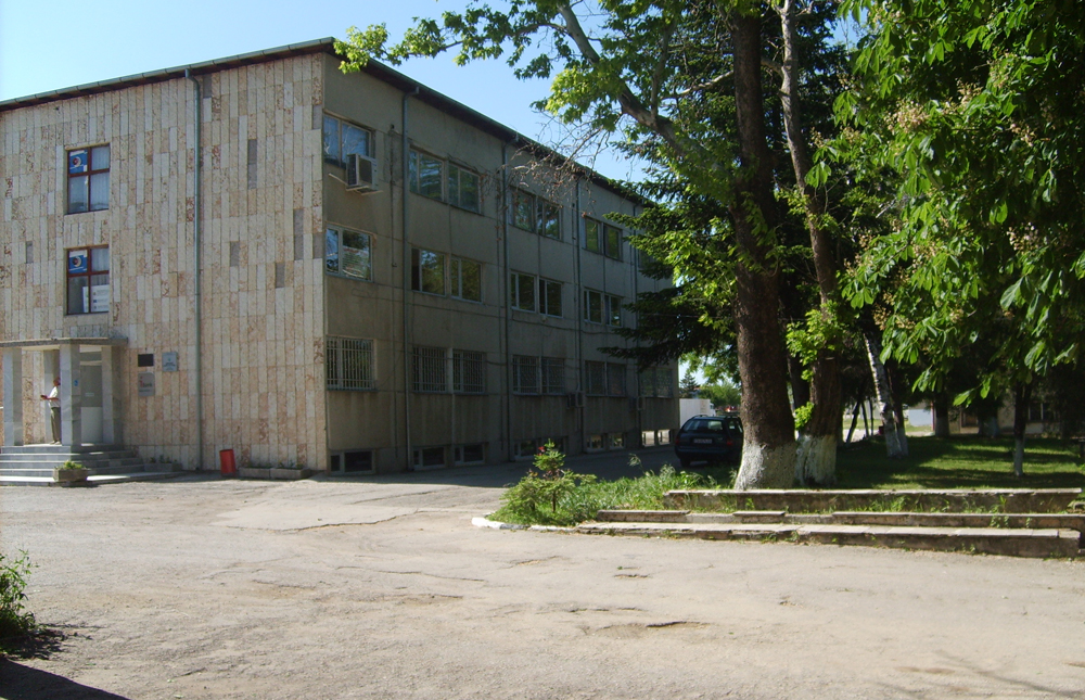 Сградата на община Крушари